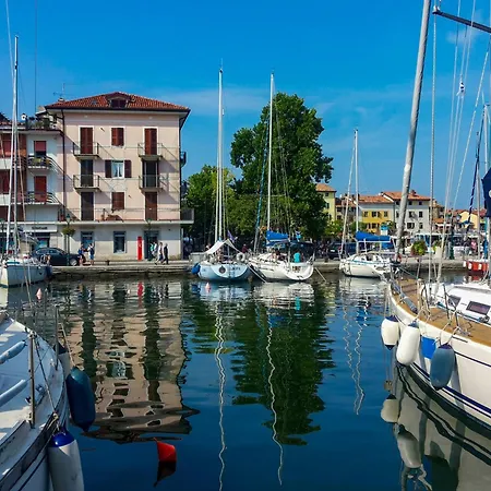 Waterfront In 53921 Apartment *